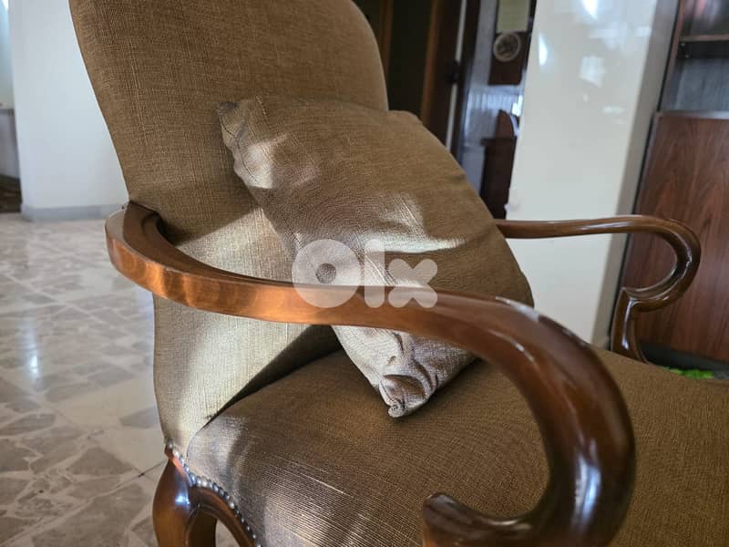 Complete Living Room Set (Sofa + Armchairs + Tables + Showcase) – Excl 13