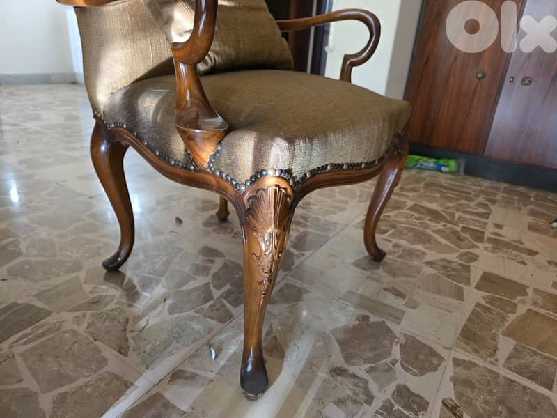 Complete Living Room Set (Sofa + Armchairs + Tables + Showcase) – Excl 14