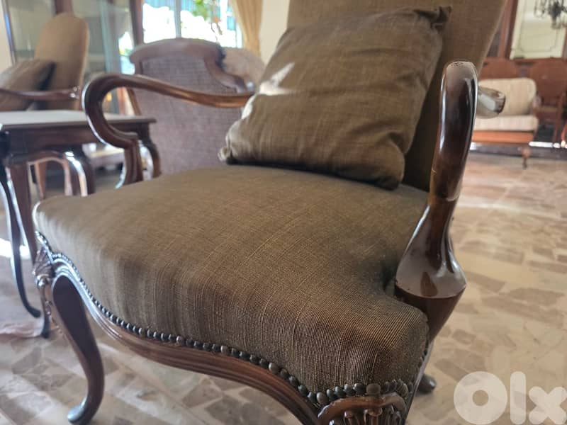 Complete Living Room Set (Sofa + Armchairs + Tables + Showcase) – Excl 15