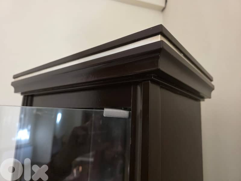 Complete Living Room Set (Sofa + Armchairs + Tables + Showcase) – Excl 19