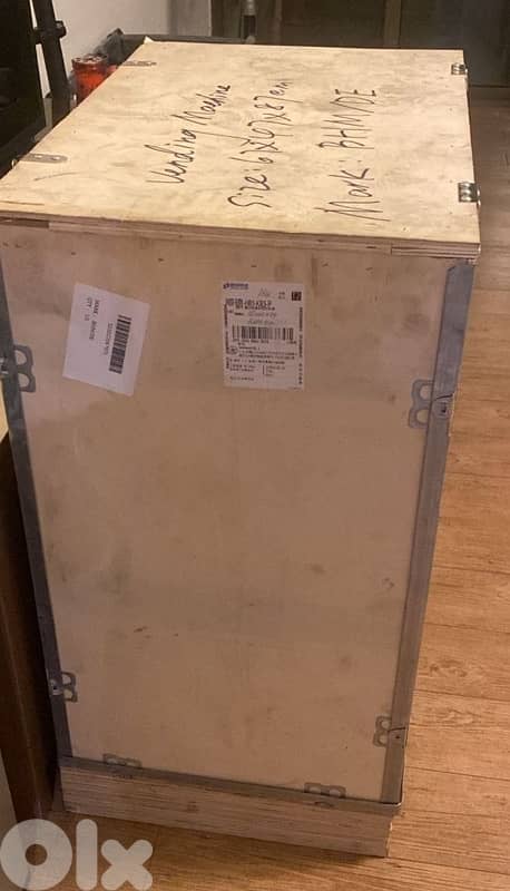 New Mini Wall-Mounted Vending Machine – Touch Screen – Never Used 1