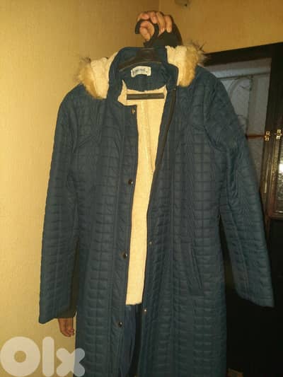 جاكيت نفخ بعدو جديد لون كحلي بناسب اعمار من ال١٧ -٣٠ و فرو من جوا