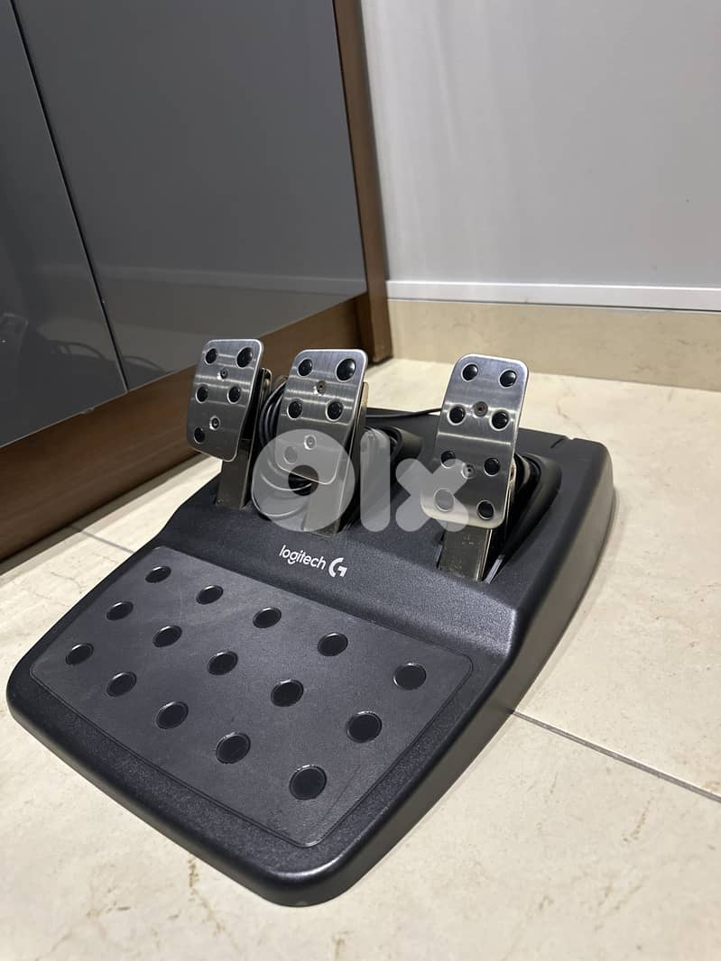 Logitech g29 steering wheel + pedals 1