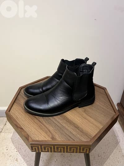 Classic Chelsea Black Boots – Size 39 – Used in Good Condition