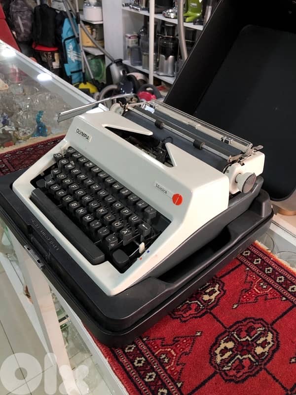 Typewriter Olympia Monica 1