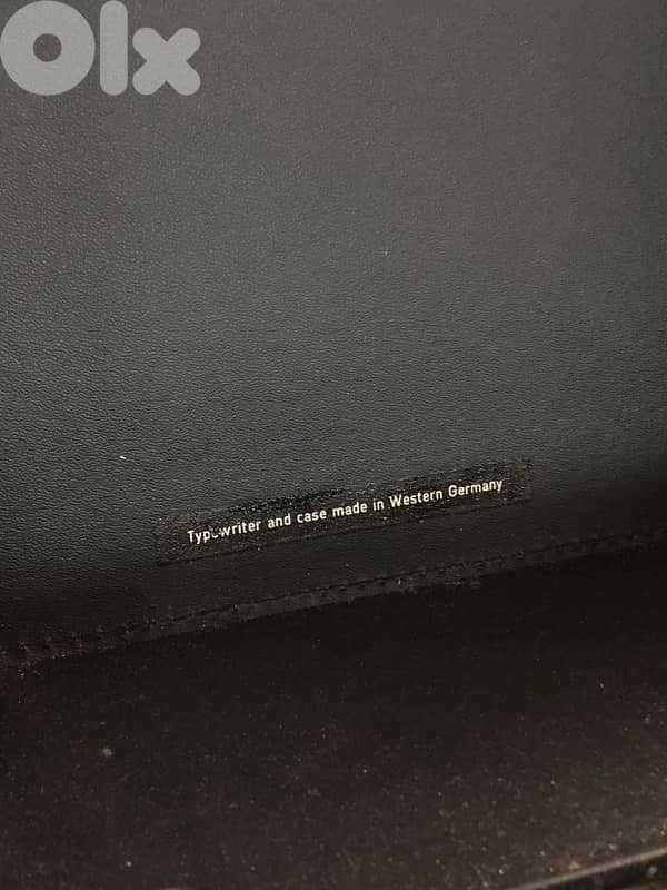 Typewriter Olympia Monica 4