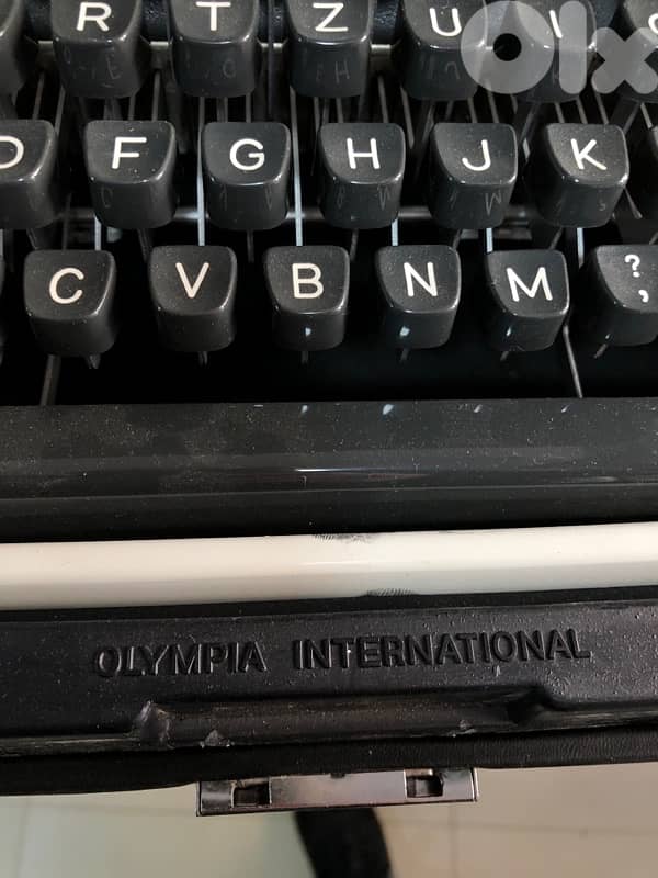 Typewriter Olympia Monica 5
