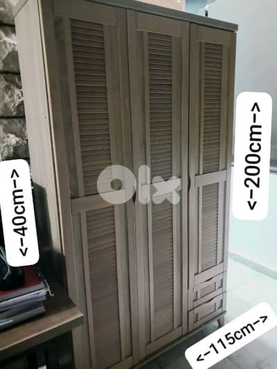 خزانة اوروبي شبه جديد