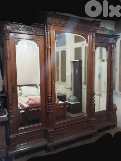 خزانة انتيك Victorian خشب جوز مع جوارير