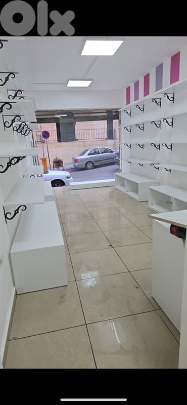 للبيع رفوف + خزائن سفلية