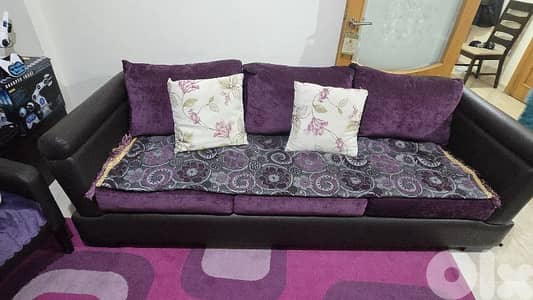 sofa corner and a big sofa with 2 small with 2 carpets