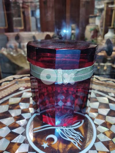 علبة مجوهرات فنتج – زجاج مورانو ياقوتي مع فضة مذهّبة