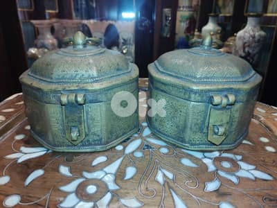 زوج صناديق بتيل هندية فنتج – نحاس محفور يدويًا ومطلي فضة