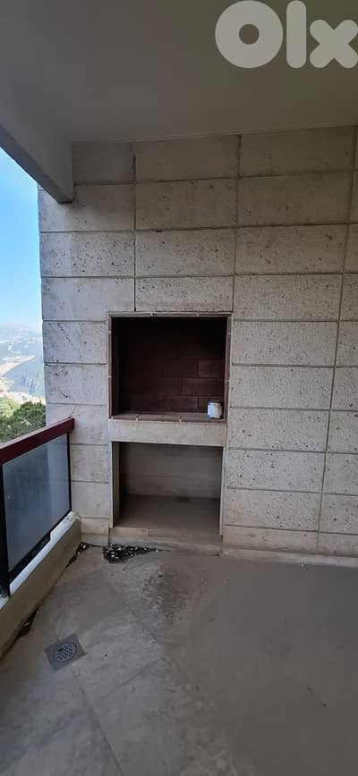 Ajaltoun Spacious apartment with open mountain views