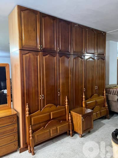 اوضة نوم طابقين سويدي تختين خشب زان شبه جديدة