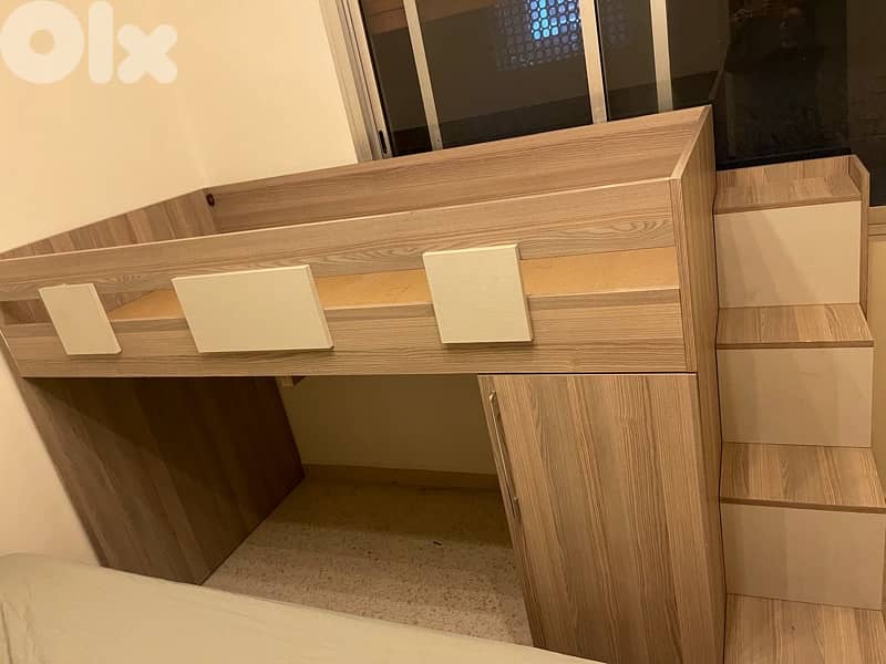 bed with small closet 5