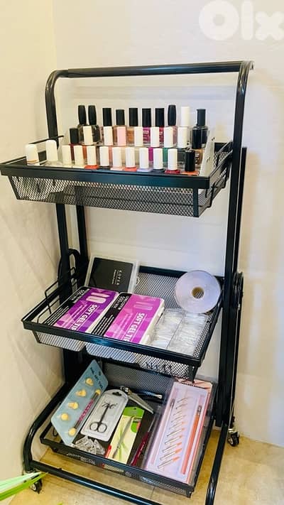 عدة صالون أظافر للبيع كلها