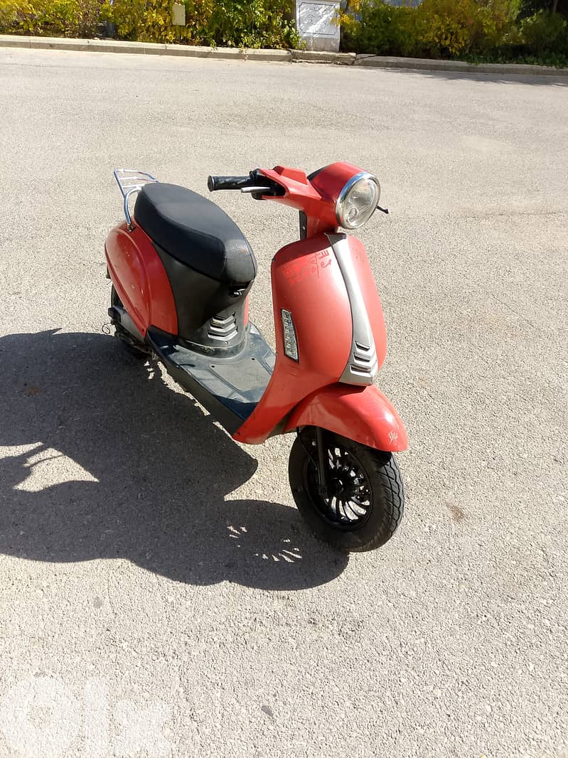 2 vespa electric for 900$ 5