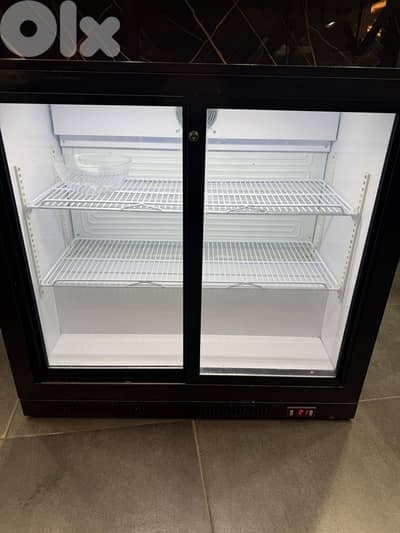 ‏للبيع سعر مغري عدة مطعم