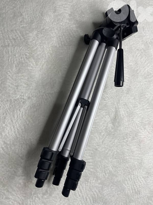 Canon EOS 2000D DSLR Camera – Full Kit – Excellent Condition 6