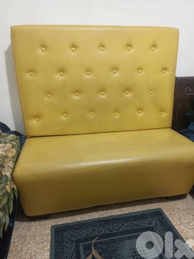 كنبايتين بحالة ممتازة – للبيت والمطعم