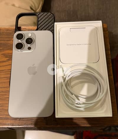 iphone 15 pro max 256gb natural titanium with real carbon fiber case