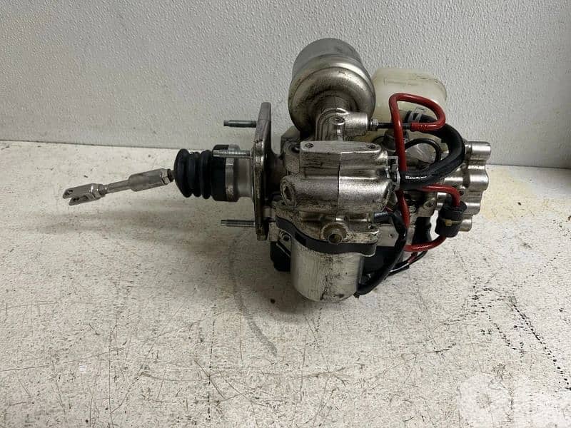 FJ Cruiser ABS Master Cylinder 073 5