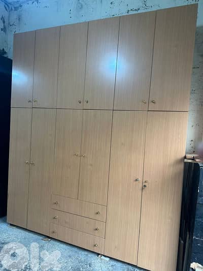 خزانة طابقين ست درف معمولة توصاية كتير نظيفة ومرتبة