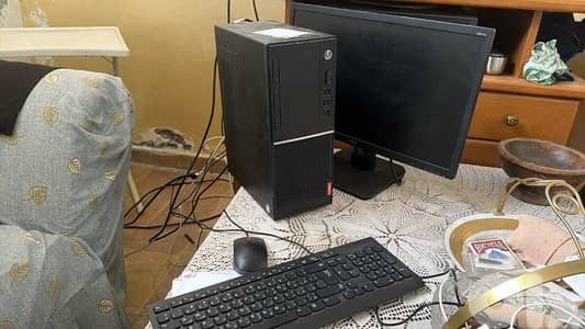 Lenovo desktop with all the items
