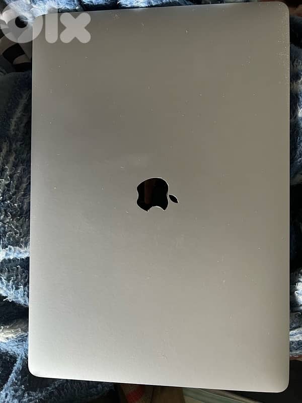 Macbook pro very clean 1