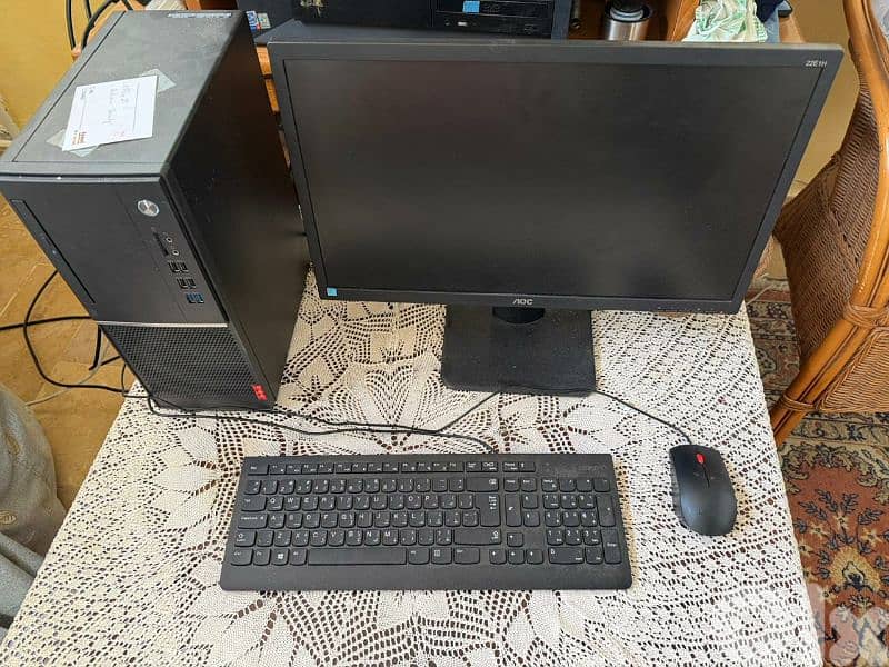 Lenovo desktop with all the items 2