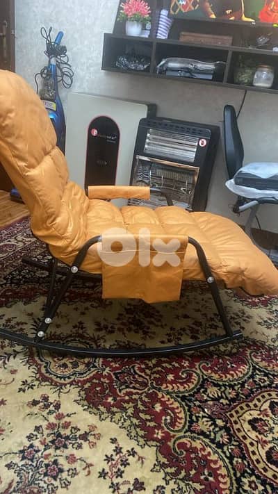 كرسي بينطوي شبه جديد