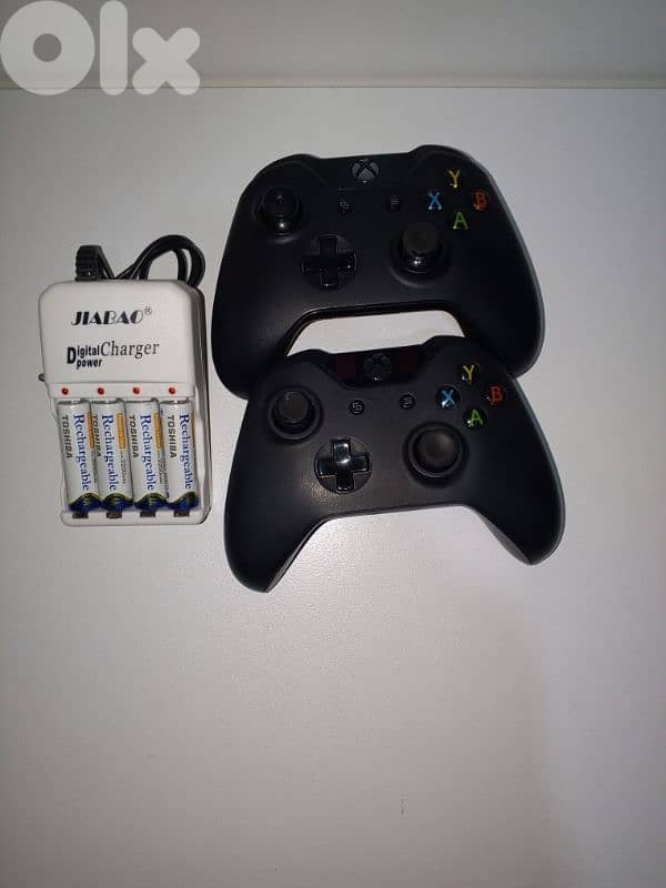 xbox one with 2 controllers 2