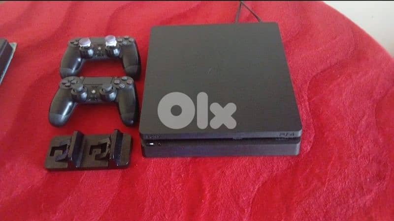 ps4 1tb 2 controllers and 1 charging station 1