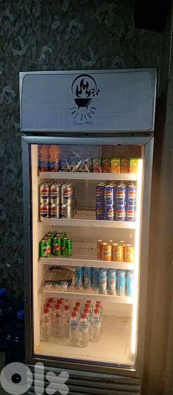 براد واجهة واقف