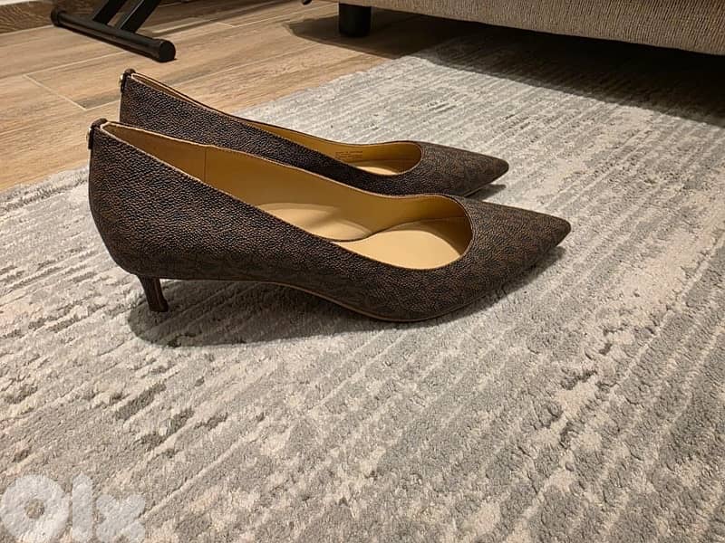 Michael Kors pump 1