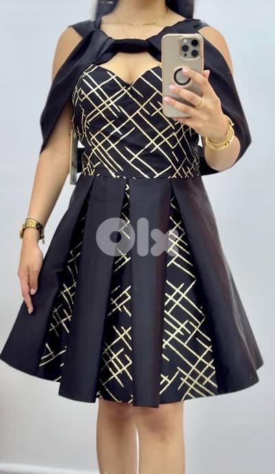 ثياب للبيع بسعر الجملة تصفية محل كامل من البسة نسائية وكميات