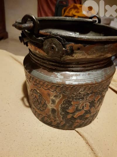 سطل ماء قديم