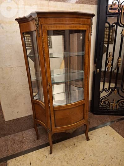 فيترين مميز ناعمة انتيك خشب جوز رائعة جدا