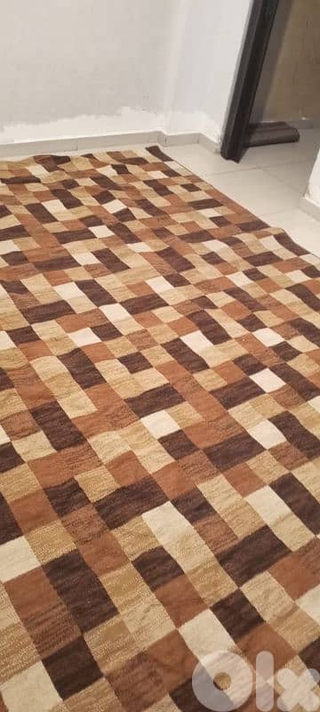 سجادة للبيع ٤ ب ٣