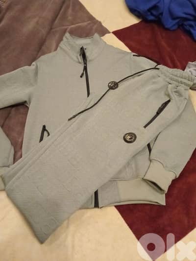 تصفية محل كلو جديدة  يوجد ١٣٠ قطعة