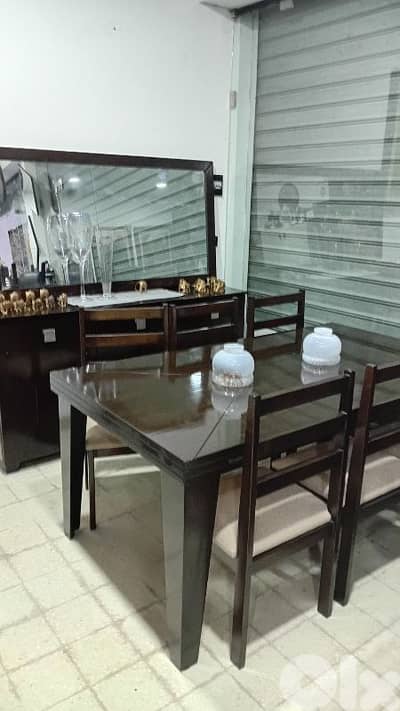 صفرا ٦كراسي جيدة