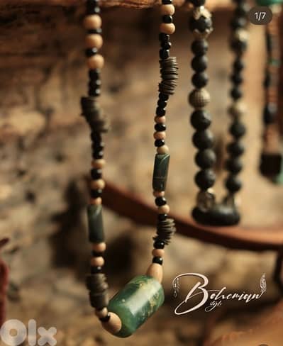 مجموعة قلادات من الأحجار الطبيعية