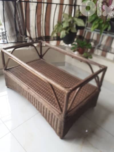 طاولة خيزران