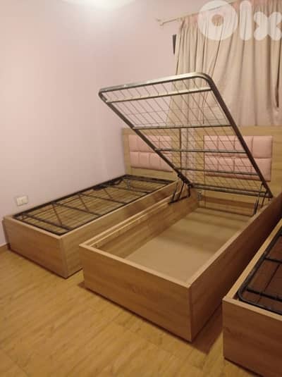 تخوت مع صندوق