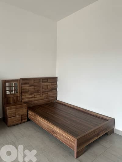Modern Wooden Bedroom Set - Excellent Condition