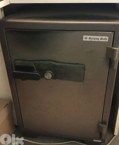 خزنة كبيرة وثقيلة جدا