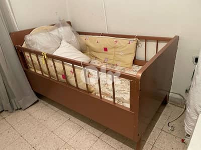 تخت حالته جيده