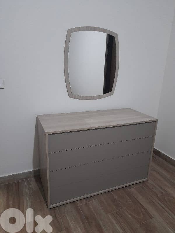 Full Bedroom 8 items 4