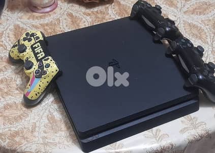 PS4 Slim 1 TB + 3 controllers (offer)